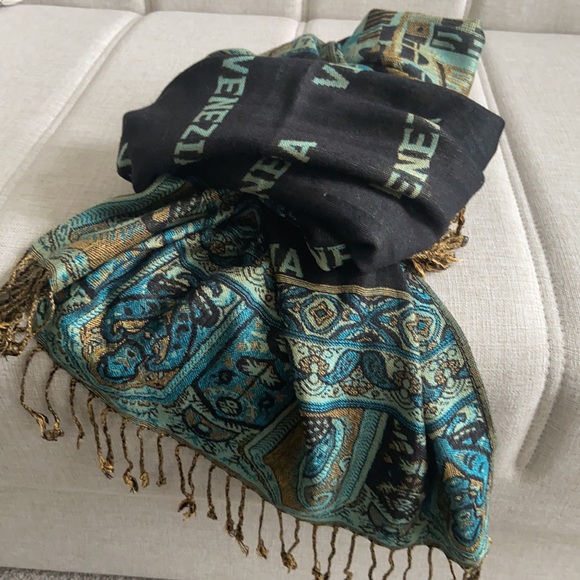 Authentic Italian Shawl/Scarf - Picture 6 of 6